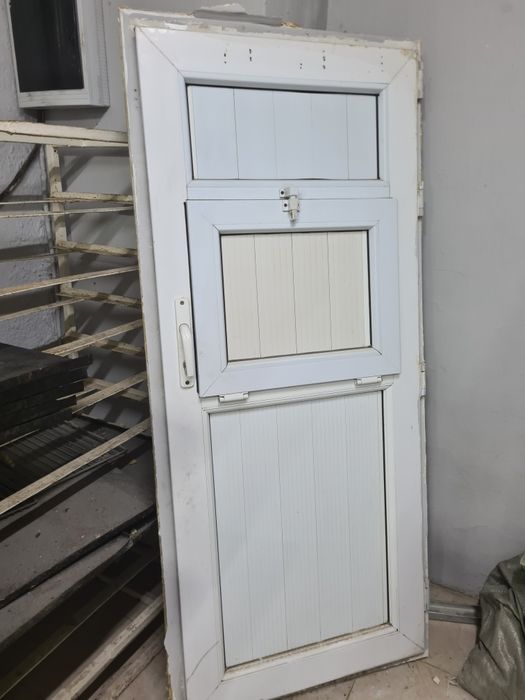 Продам Пластиковые двери