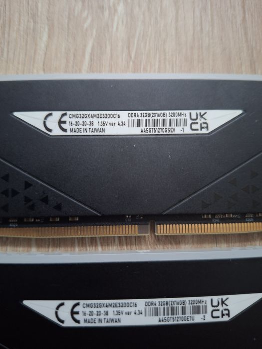(Vândut) Memorii RAM Corsair Vengeance RGB, ddr4, 32 GB