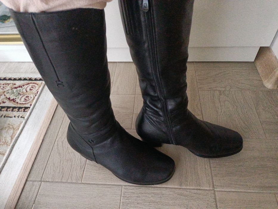 Сапоги женские  почти новые