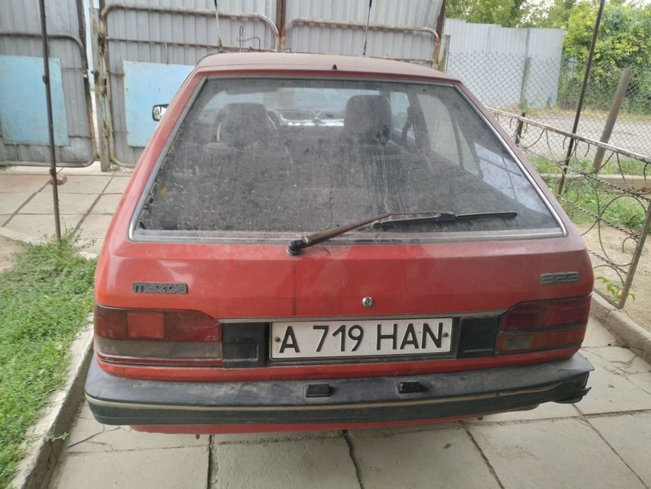 Продам машину Мазда 323