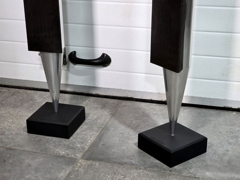 Boxe active BANG & OLUFSEN BEOLAB 8000, de podea ,aluminiu body