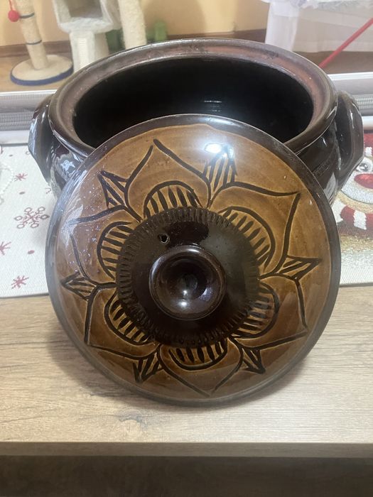 Глинен голям Гювеч