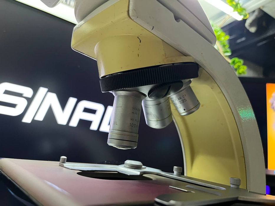 Микроскоп Leica DM1000