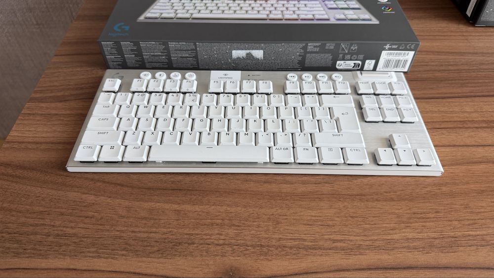 Logitech G915 X TKL White GL Brown Tactile - Като нова в гаранция!