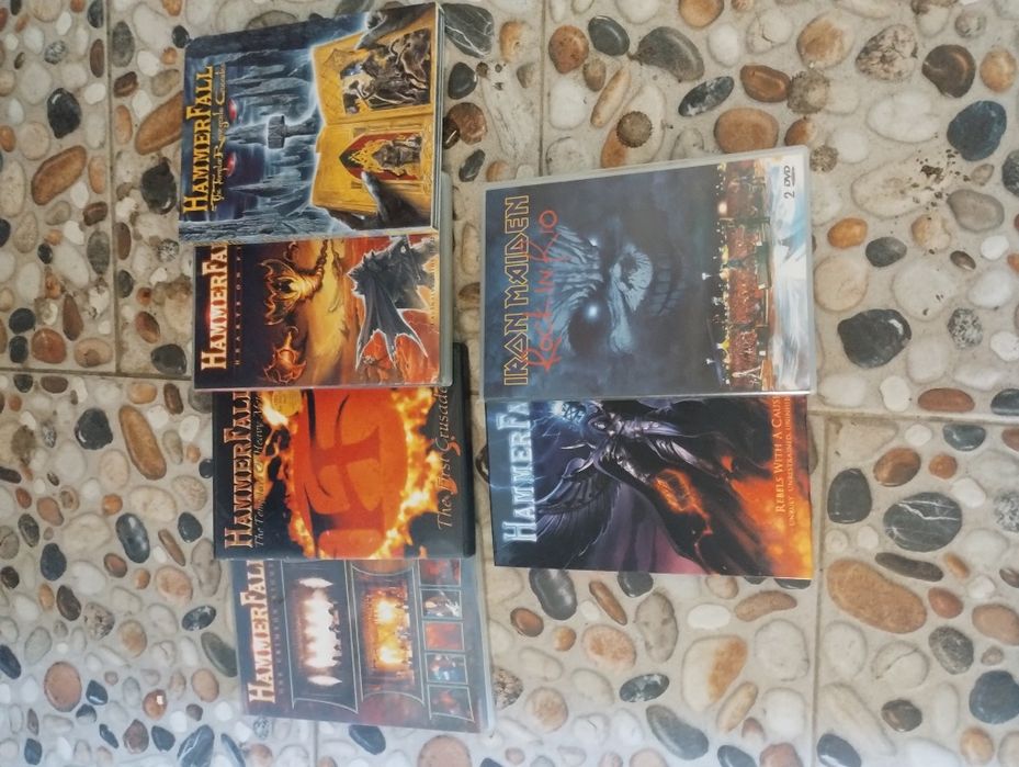 Vind colecție DVD-uri ,și CD-uri