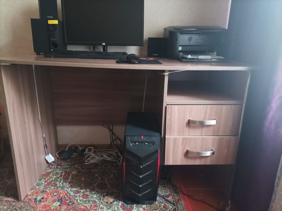 Продается столы письменные