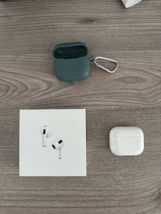 AirPods Gen 3 ( like new )