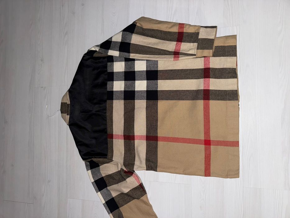 Jacketa burberry noua