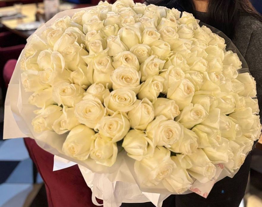 101 шт. Белых роз