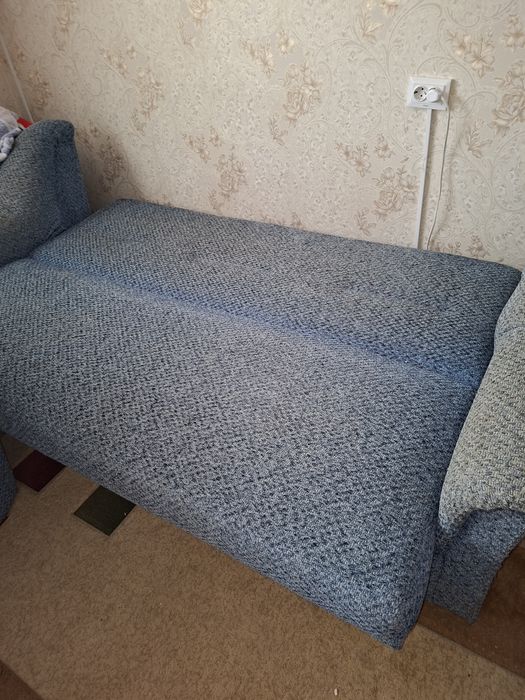 Продам диван и два кресла