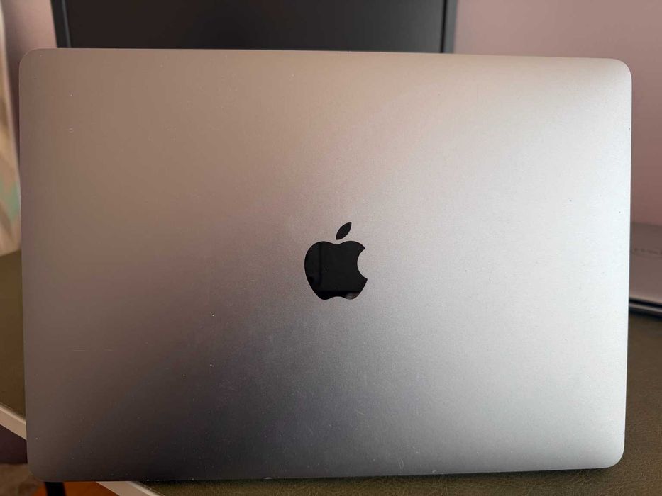 MacBook Pro 13” (2016) – i7, 16GB RAM, леко износване