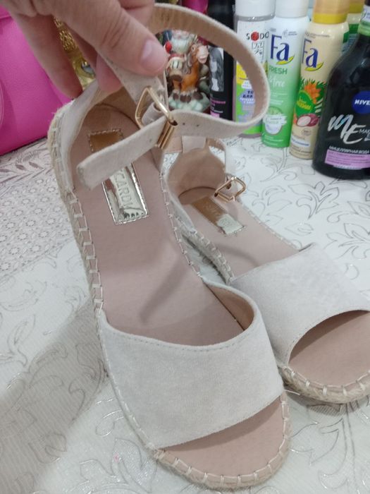 Продаётся     обувь