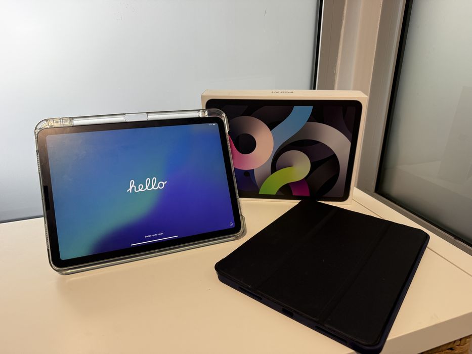 iPad Air 4th Gen (64GB) Като Нов + 2 Кейса и протектор!
