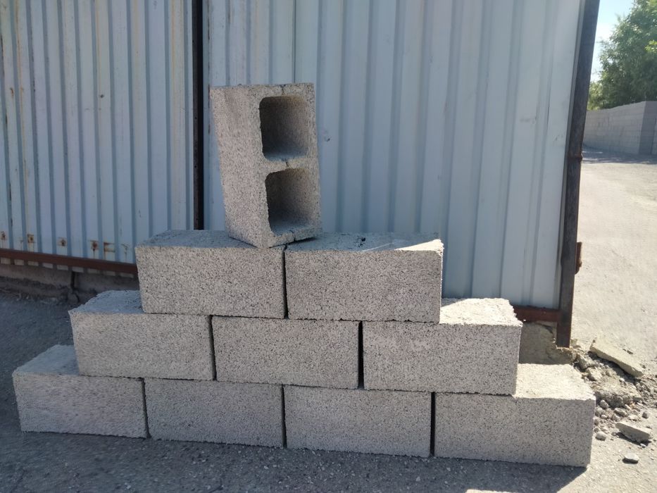 Продам пескоблоки с фаской.