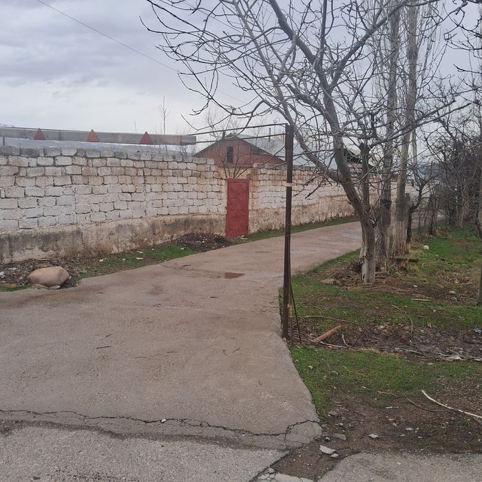 Uy sotiladi  8 sotxli