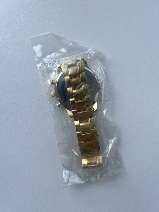 Часы нуручные Китай