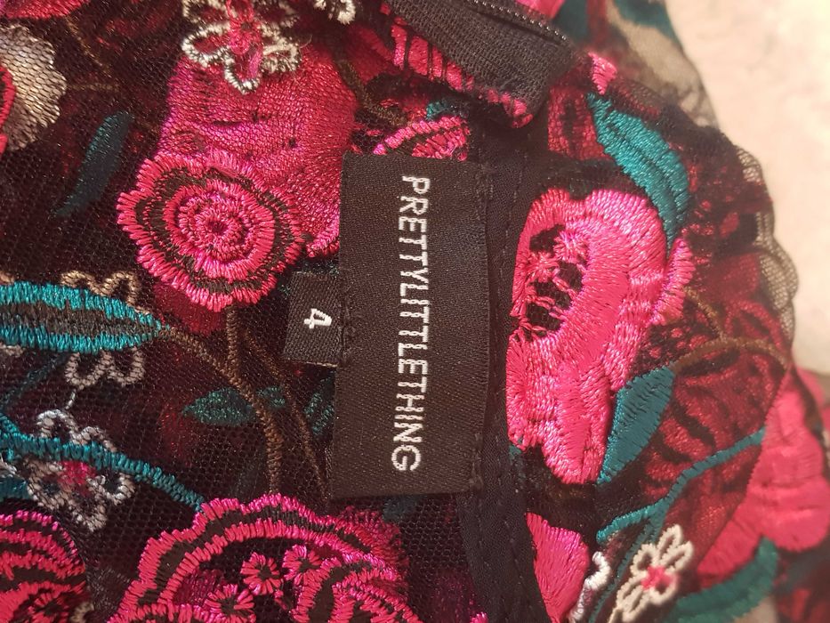 Нови Дамски рокли Pretty Little Thing Kollyy Armani Exchange Killah