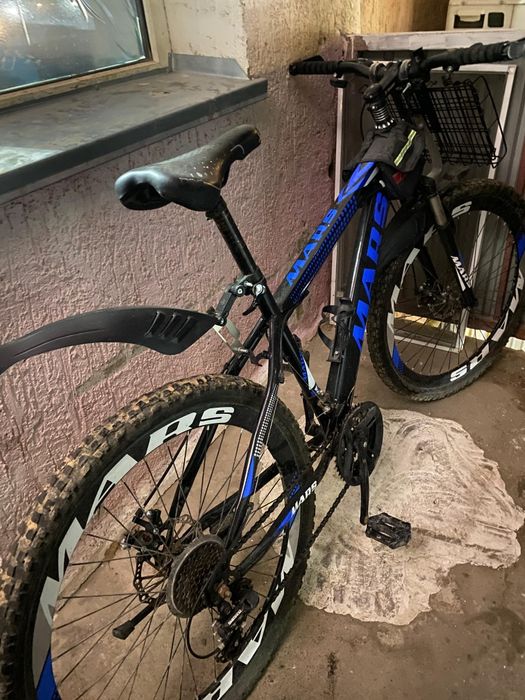 Велосипед және коляаска бар