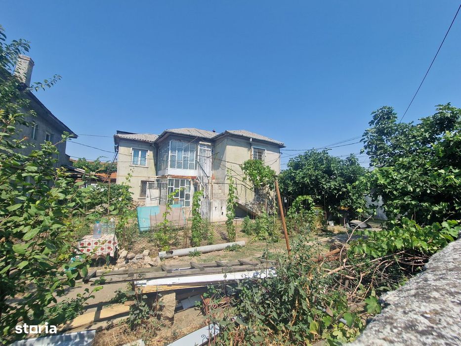 Km 5 - Casa 5 camere Bca, Teren 250mp, necesita renovare- 100.000euro