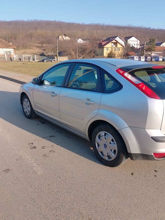 Vând Ford focus 2 1.4 benzina 2008 proprietar fiscal pe loc Citiți Tot