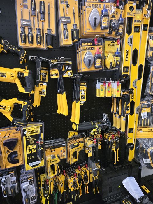 Зарядно устройство Dewalt DCB1104