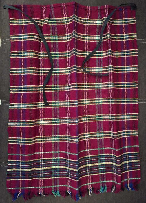 Части от народна носия.Престилка и калпак.