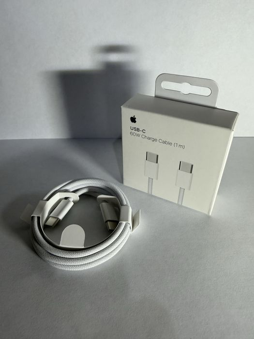 Оригинальный адаптер питания и кабель Apple USB-C