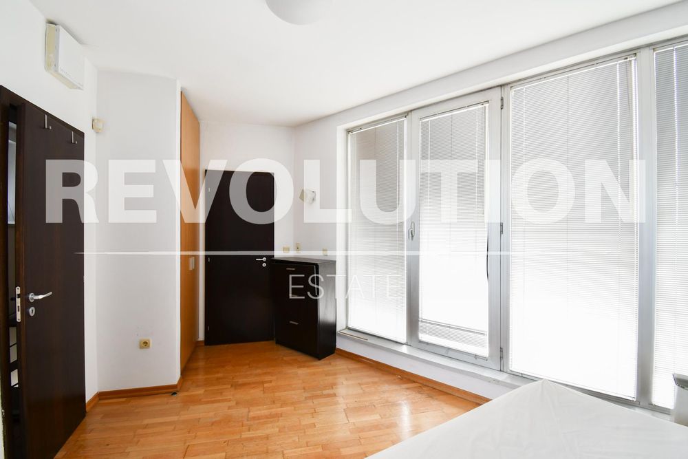 Мезонет с ГАРАЖ в центъра на София.