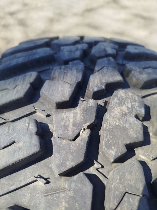 Продам комплект резины 265/70R16 MT