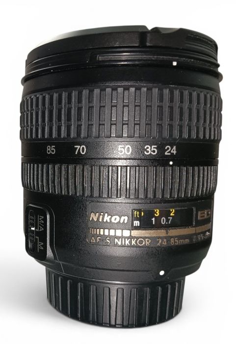 Obiectiv Nikon Nikkor AF-S 24-85 mm  F3.5-4.5 G ED IF fara vr