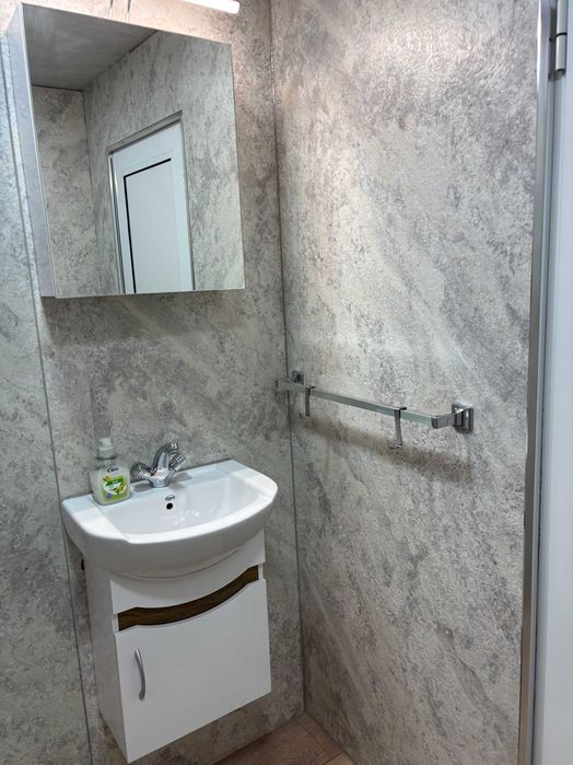 Двустаен апартмент под наем + опция, гараж и парко място!