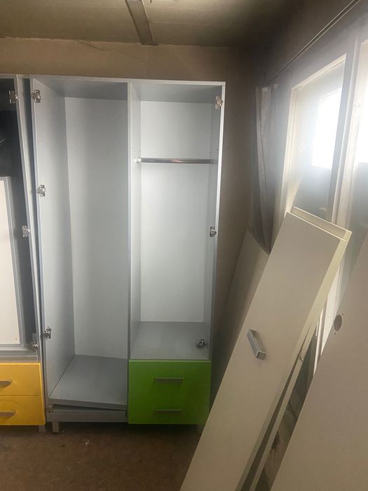 Детски гардероб и скрин