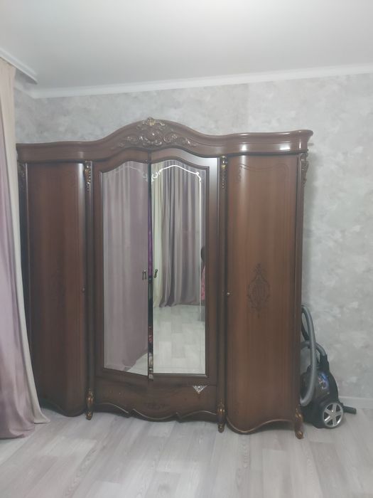 Продам спальный гарнитур