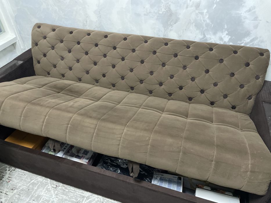 Продаётся Диван 5 летний