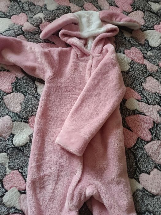 Продам вещи для девочки комбинезончик до года