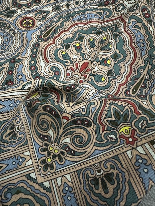 Павловопосадская платочная мануфактура.Чистая шерсть а бахрома шелк.