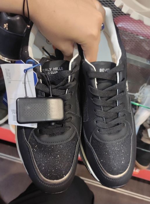 Кроссовки женские