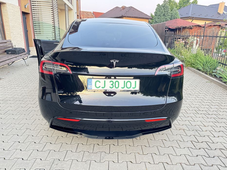 TESLA. Y an 2023, RWD