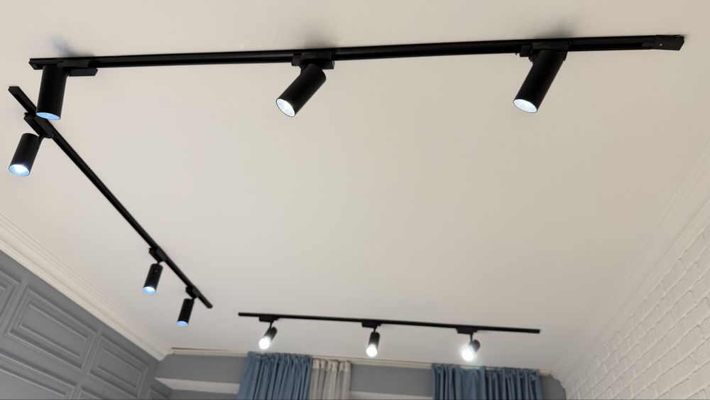 Продам потолочные светильники