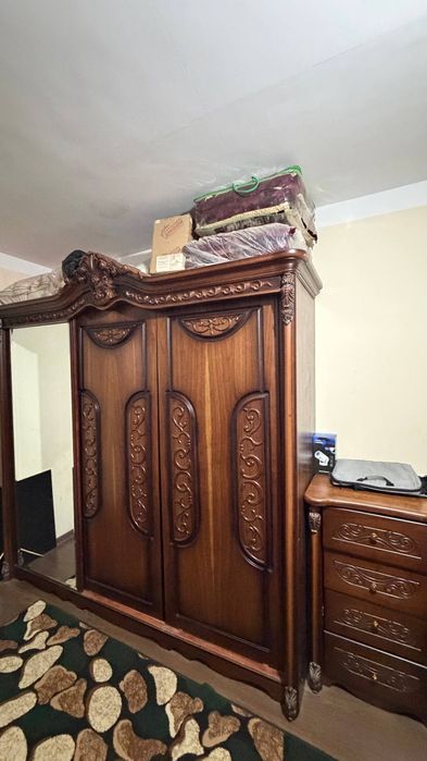Продаю двухместную кровать,шкаф и стенку