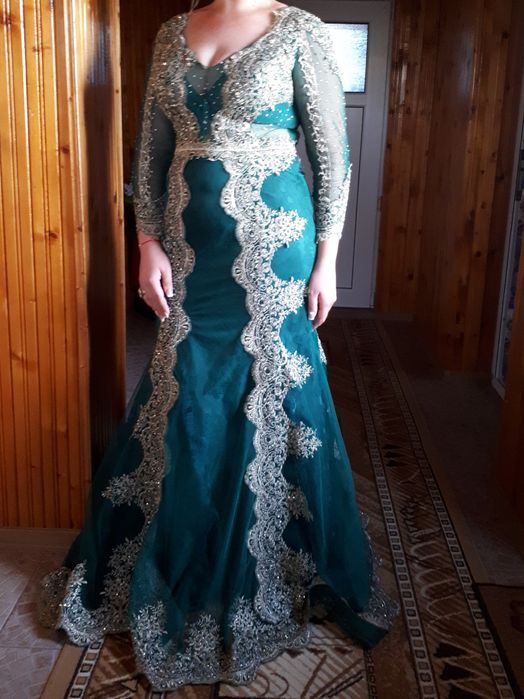 Маслено зелена официална рокля