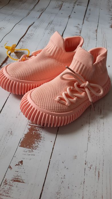 Обувь на детей новая.