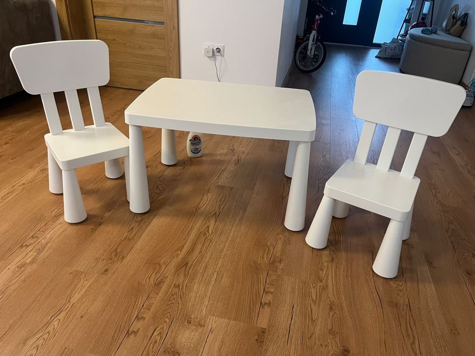 Set mobilier copii IKEA MAMMUT, masa + 2 scaune