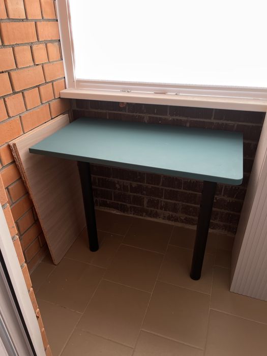 Стол для учебы и работы