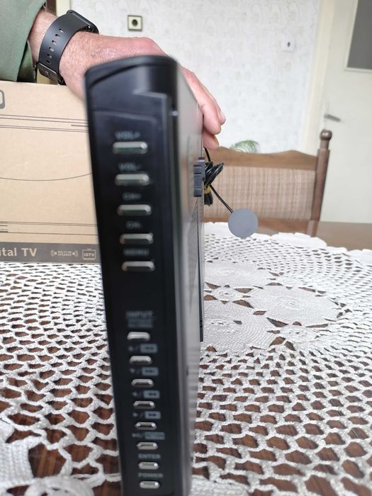 Продавам чисто новво ТВ   NVOX 10.1 ''с радио-- за кола дома вилата