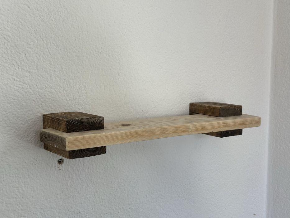 Рустикален дървен рафт – 55 × 14 см