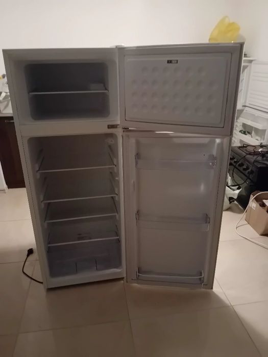 Хладилник с камера за дълбоко замръзяване