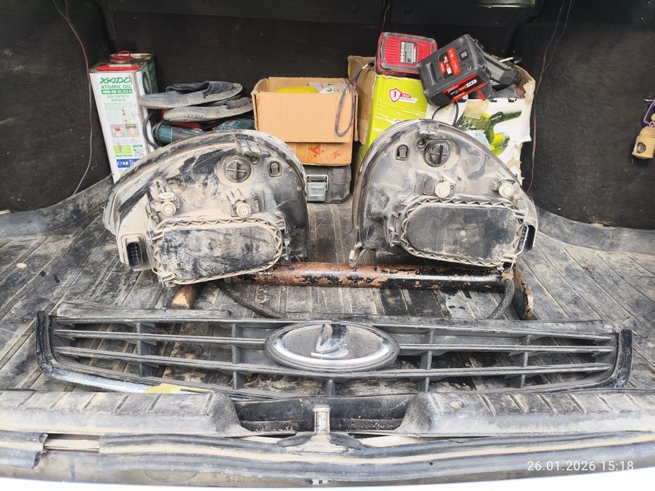 Фара приора  левый правый ,решетка , комплект