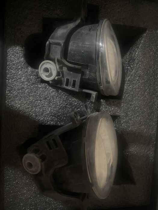 Camry 70 оригинал лед хорошом состояние …………………………………………………………………………..