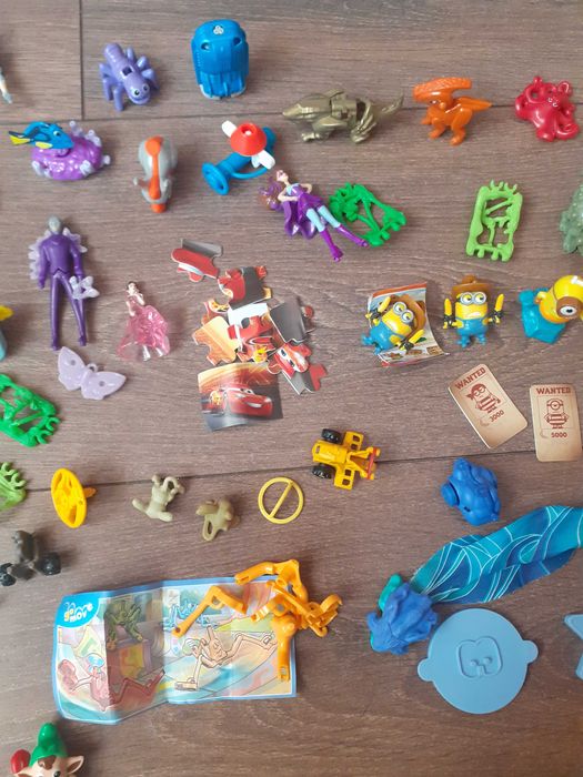 Колекция от kinder играчки за 25лв.